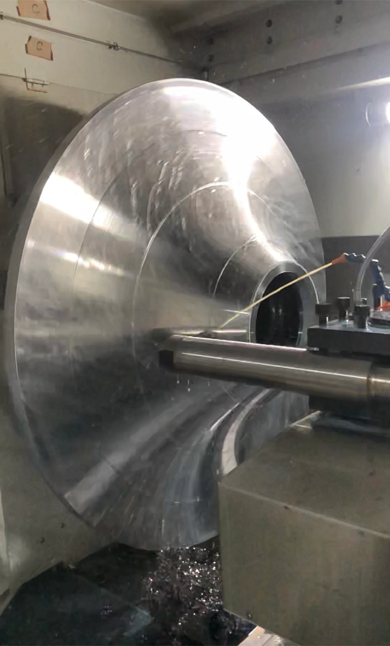 jet deflector in pelton turbine
